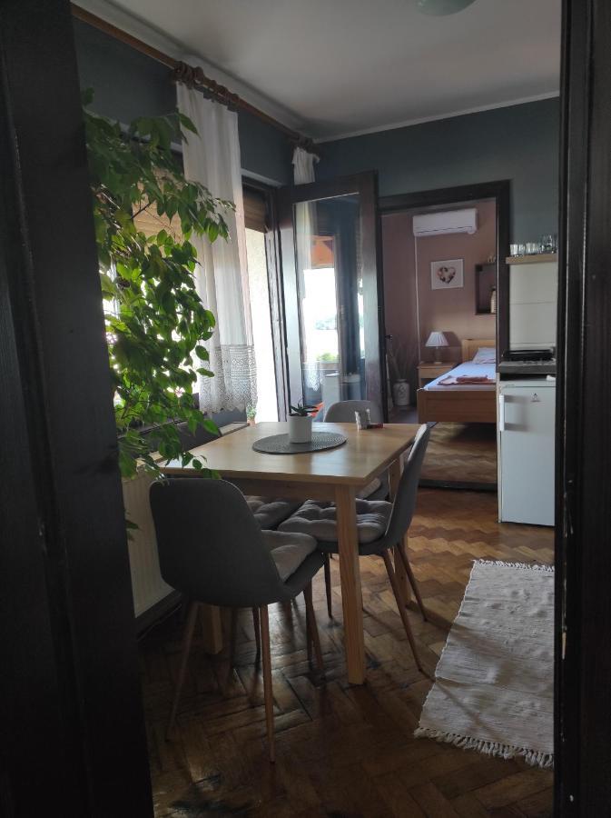 Hostelche Guest House سميديريفو المظهر الخارجي الصورة