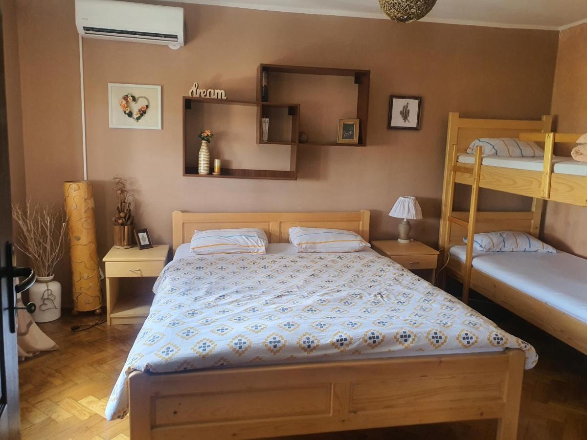 Hostelche Guest House سميديريفو المظهر الخارجي الصورة